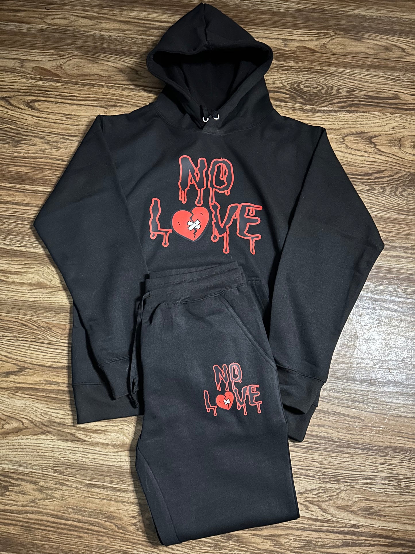 NO LOVE SWEATSUITS